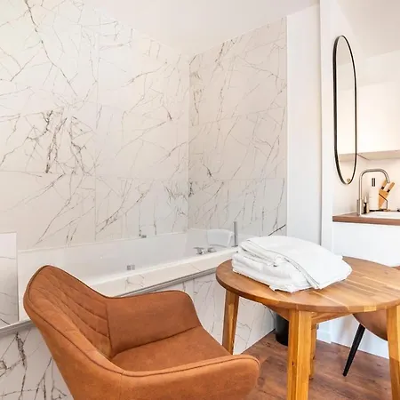 Parenthese, Cocon De Gamme Avec Jacuzzi Apartmán